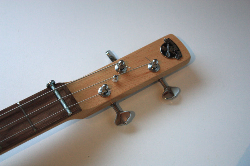 Punch - Compact - 3 string cigar box guitar