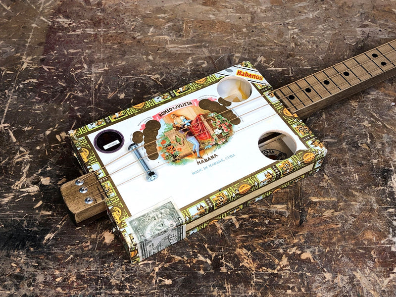 Romeo & Julieta fretless & Mini AMP - 3 string cigar box guitar bundle