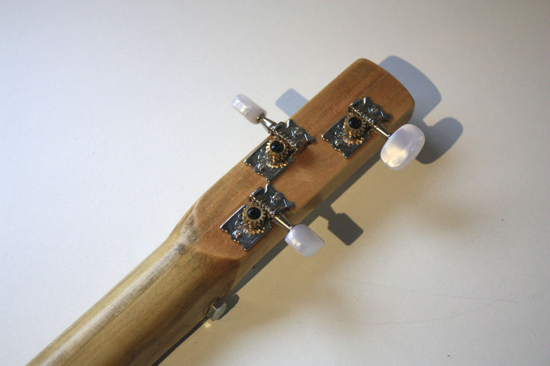 Romeo & Julieta Fretless - Compact - 3 string cigar box guitar