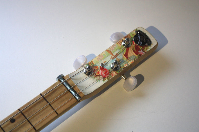Romeo & Julieta Fretless - Compact - 3 string cigar box guitar