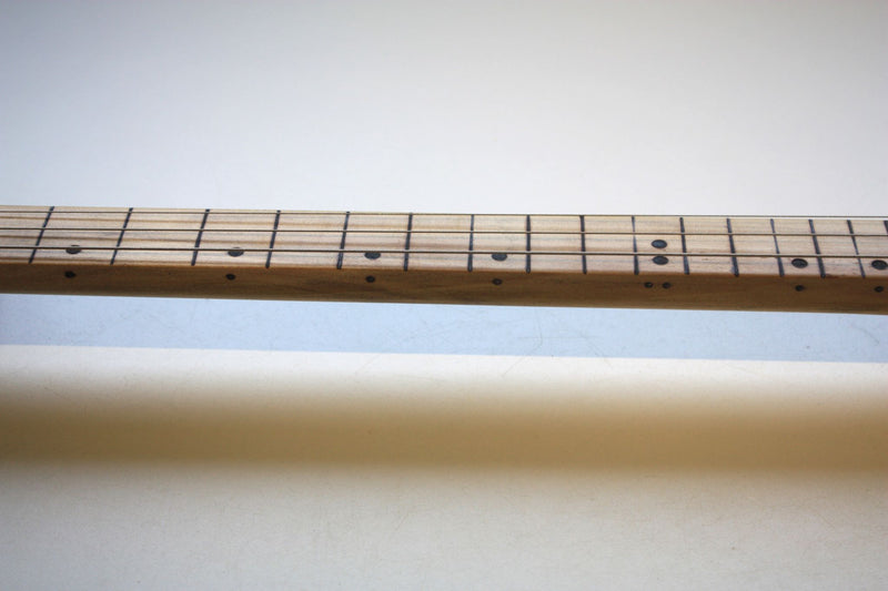 Romeo & Julieta Fretless - Compact - 3 string cigar box guitar