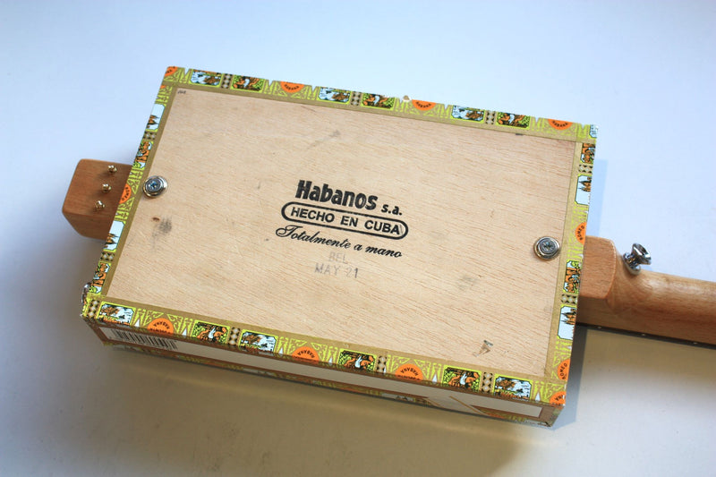 Romeo & Julieta Railhumbucker - 3 String Cigar Box Guitar