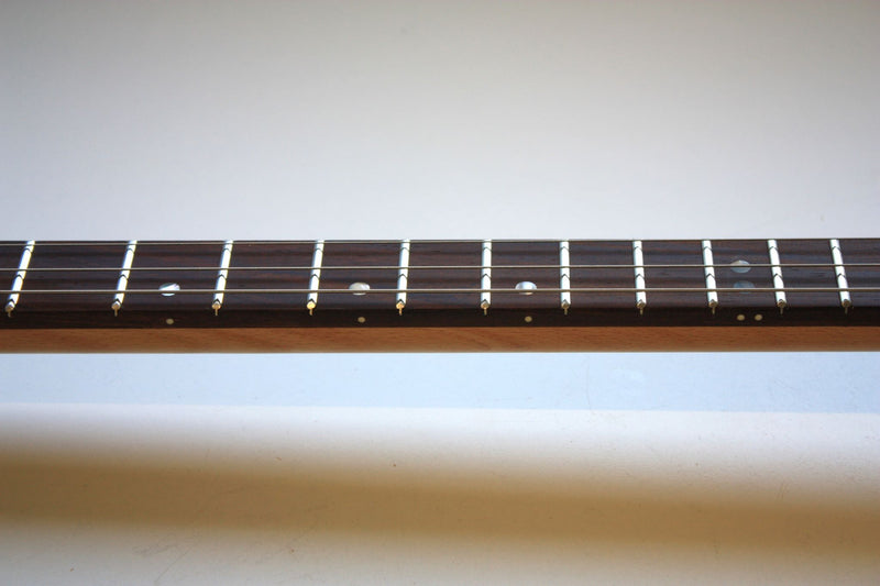 Romeo & Julieta Railhumbucker - 3 String Cigar Box Guitar