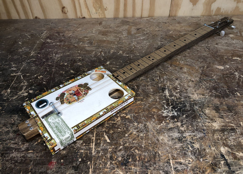 Romeo & Julieta fretless & Mini AMP - 3 string cigar box guitar bundle
