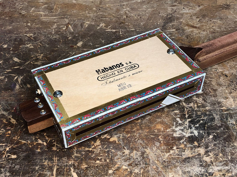 Ramon Allones fretless & Mini AMP - 3 string cigar box guitar bundle