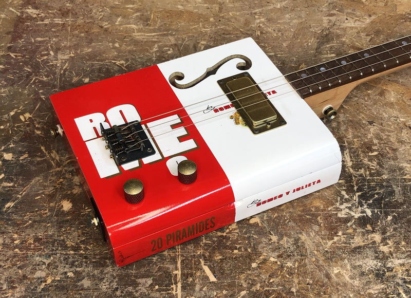 Romeo & Julieta - Humbucker - 3 String Cigar Box Guitar