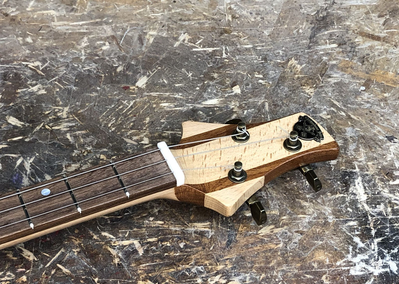 Romeo & Julieta - Humbucker - 3 String Cigar Box Guitar