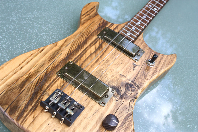 The Scaffold Board - 3 String Guitar