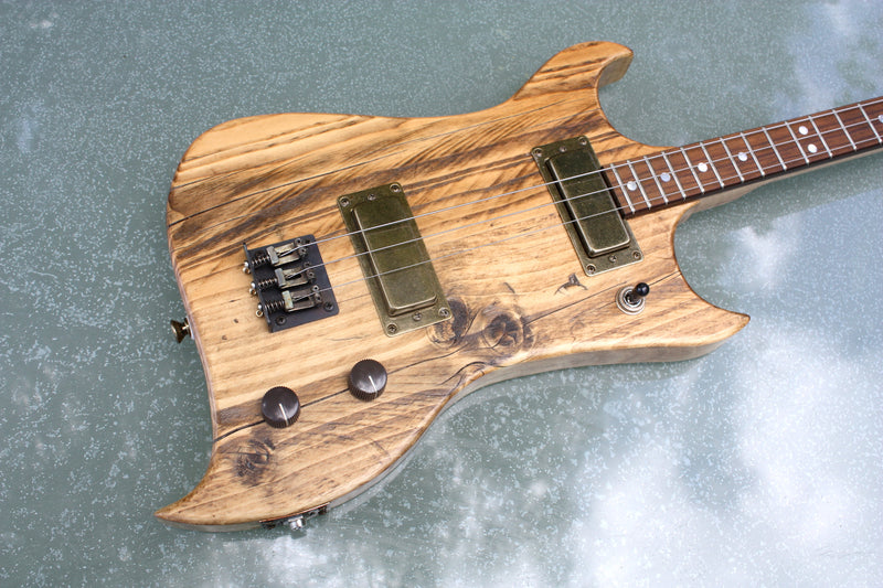 The Scaffold Board - 3 String Guitar