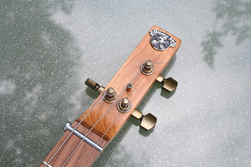"Special" - bronze humbucker - 3 string cigar box guitar