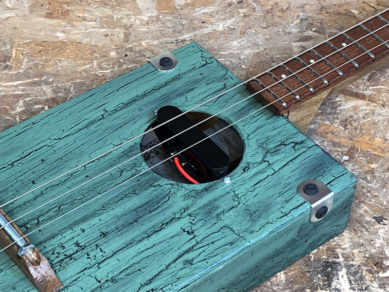 Workshop Series, Sage crackle (EBE) - 3 String Cigar Box Guitar
