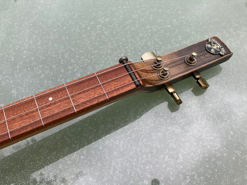 Tabak fretless 3 String Cigar Box Guitar,  compact pickup, short scale