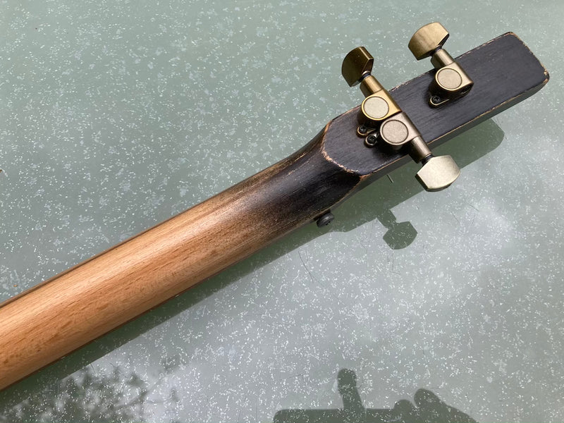 Tabak fretless 3 String Cigar Box Guitar,  compact pickup, short scale