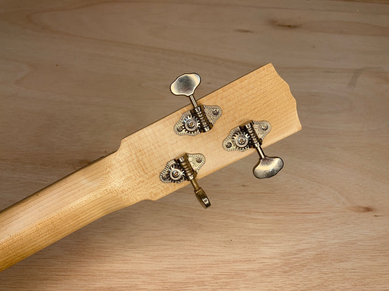 PRE-OWNED Drummond & Hammett 3 string Humbucker cigar box gutar