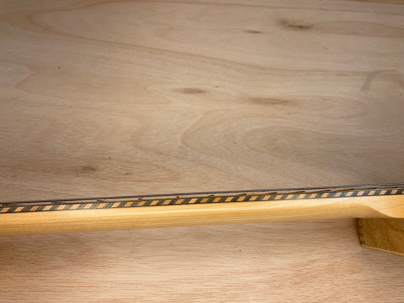 PRE-OWNED Drummond & Hammett 3 string Humbucker cigar box gutar