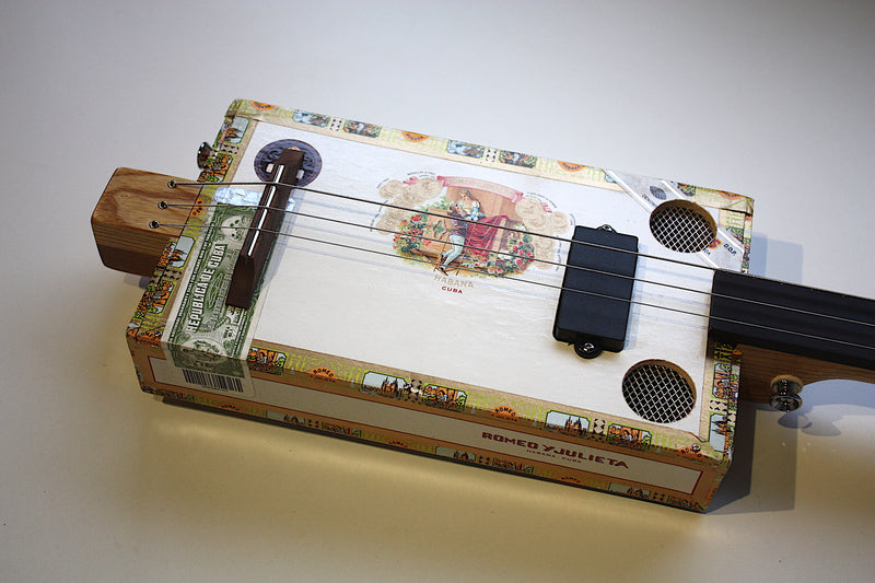 Romeo Y Julieta Fretless - 3 String Cigar Box Guitar