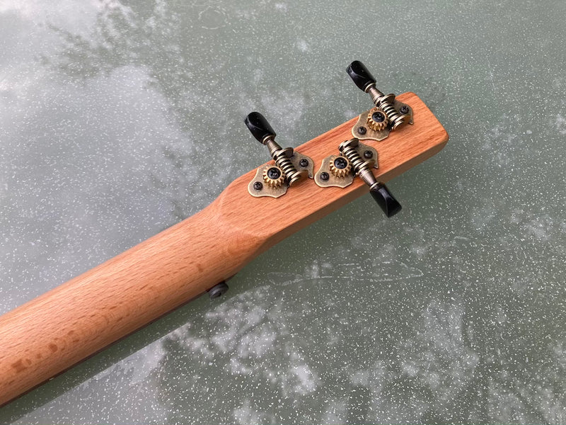 Montecristo Linea,  compact pickup, short scale - 3 String Cigar Box Guitar
