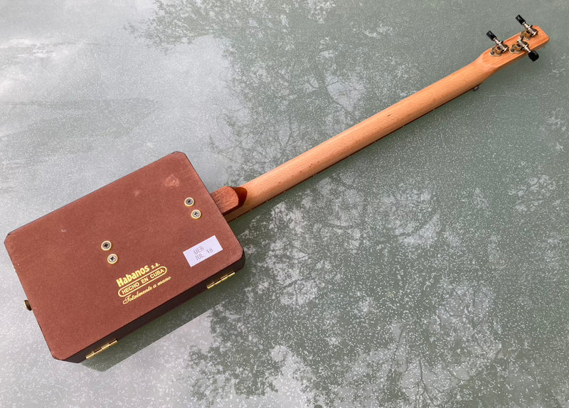 Montecristo Linea,  compact pickup, short scale - 3 String Cigar Box Guitar