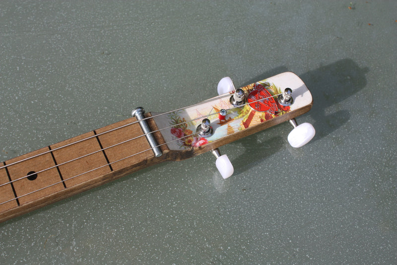 Romeo y Julieta Fretless - 3 string cigar box guitar
