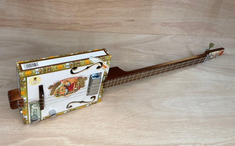 Romeo & Julieta 3 string humbucker cigar box guitar