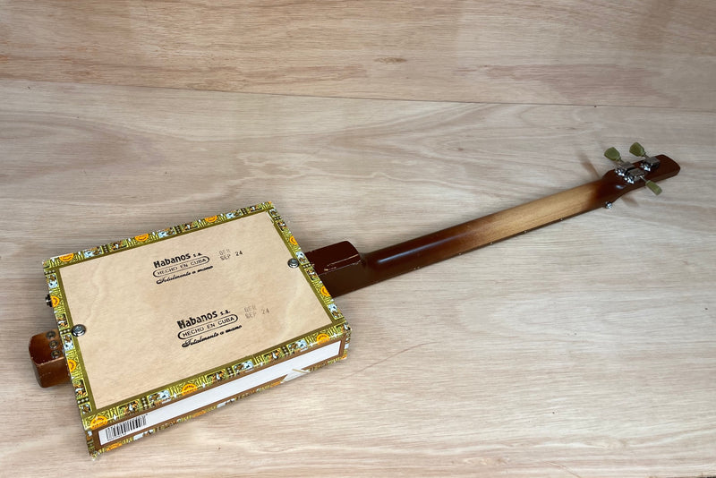 Romeo & Julieta 3 string humbucker cigar box guitar