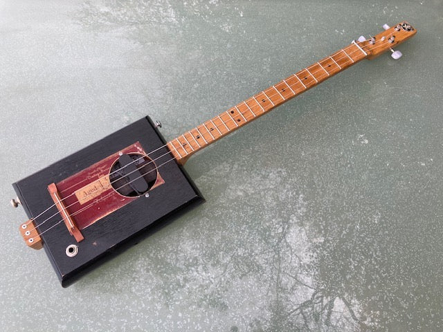 PRE-OWNED Rocky Patel,  strat pickup short scale - 3 String Cigar Box Guitar