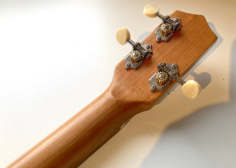 ChickenboneJohn Signature - Handwound pickup- 3 String Cigar Box Guitar