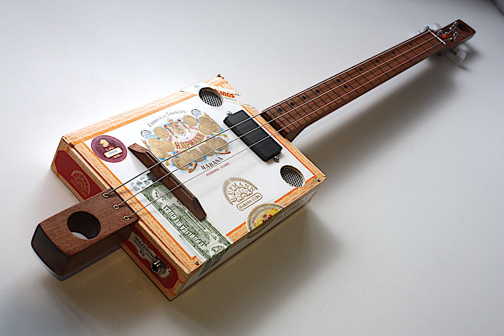 H.Upmann Fretless - short scale 3 string cigar box guitar