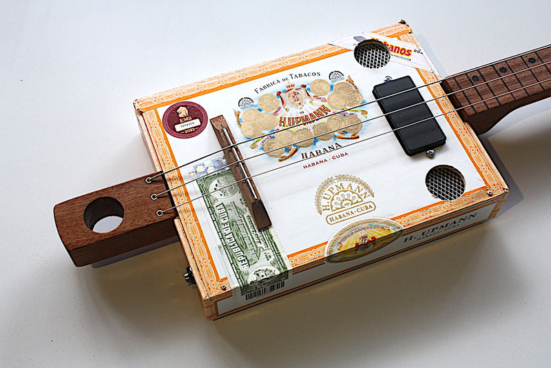 H.Upmann Fretless - short scale 3 string cigar box guitar