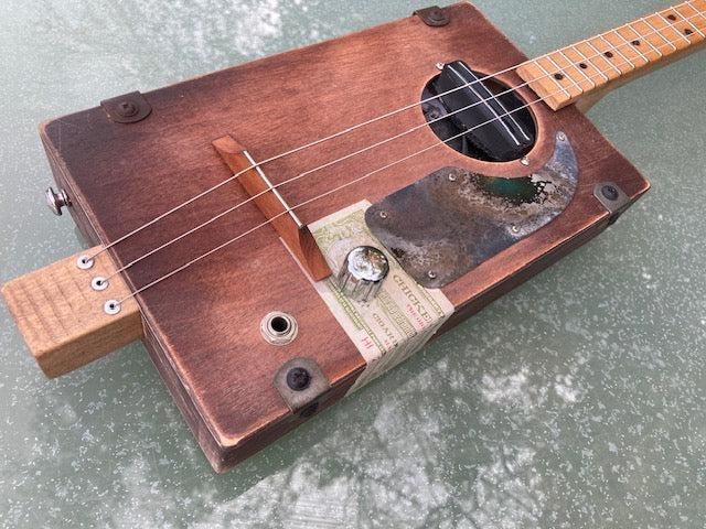 PRE-OWNED Workshop Series, rust burst finish - 3 String Cigar Box Guitar